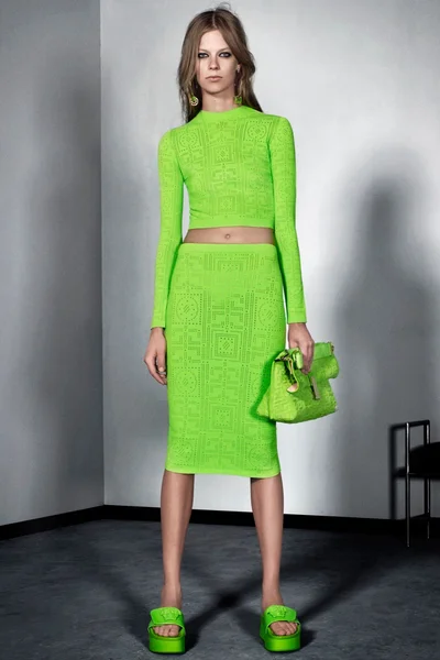 Look 16